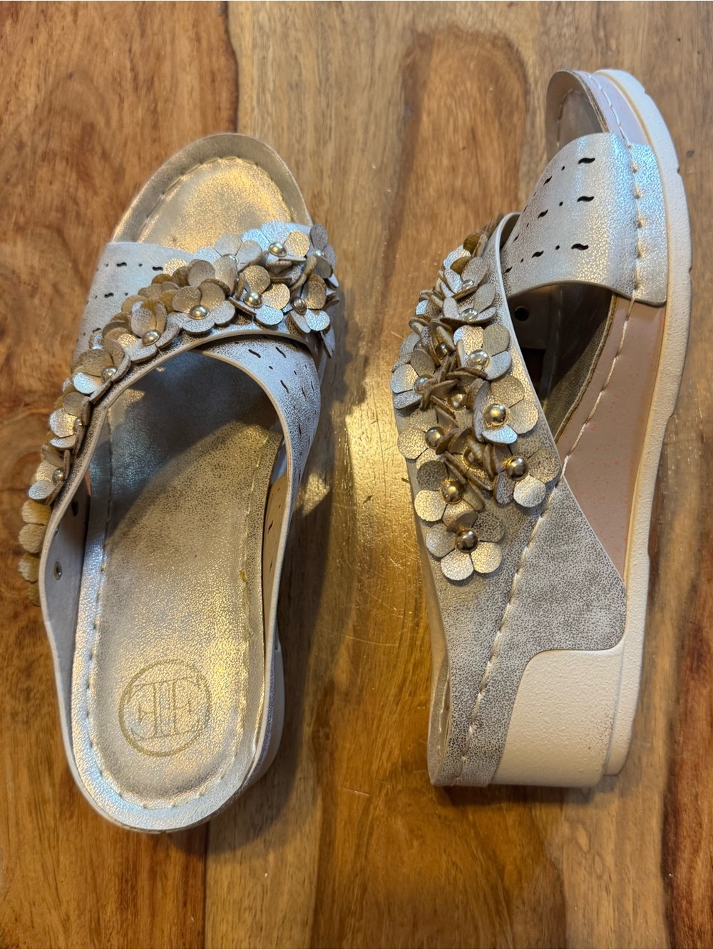 Women'sLL gold  Metallic Floral Slide Sandals used once size 38 like new